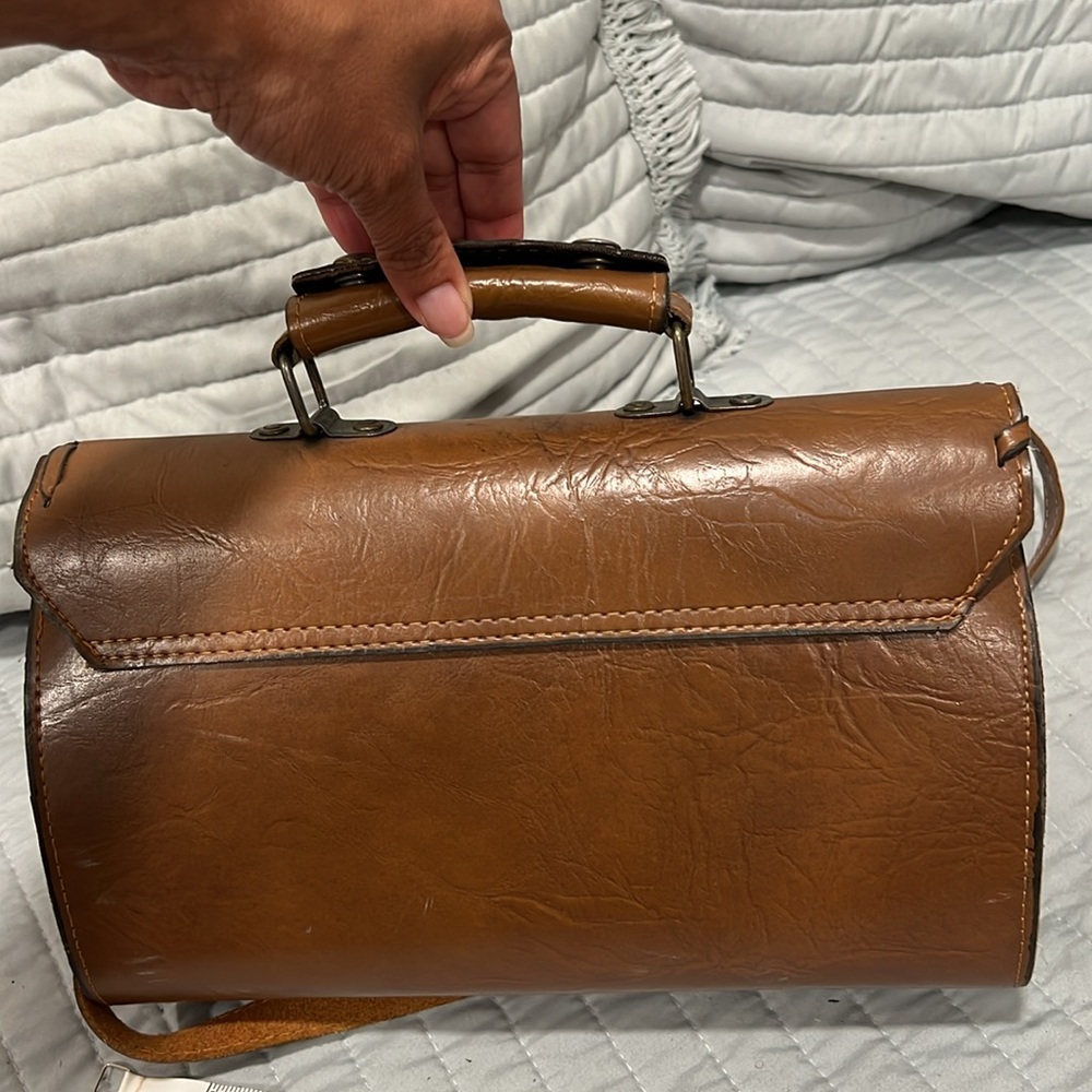 Vintage 1970’s Brown Tooled Leather Camera Bag Purse w Lock closure - Picture 6 of 9